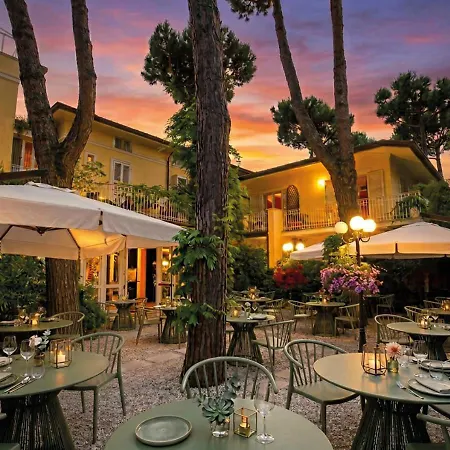 Hotell Jr Logos Dei Marmi 4*