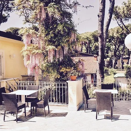 Hotell Jr Logos Dei Marmi 4*