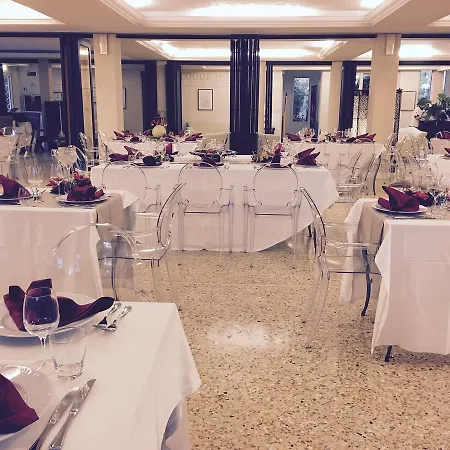Hotell Jr Logos Dei Marmi 4*